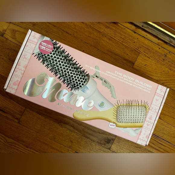 MANE by MANE ADDICTS 
Body Builder Medium Hot Round Brush Hair Set Hair Dryer - Picture 14 of 15